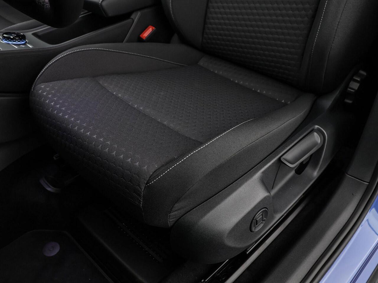 Volkswagen T-Roc Life First Edition 1.5 eTSI 116 PK 7 versn. DSG · Comfort pakket · Achteruitrijcamera ·