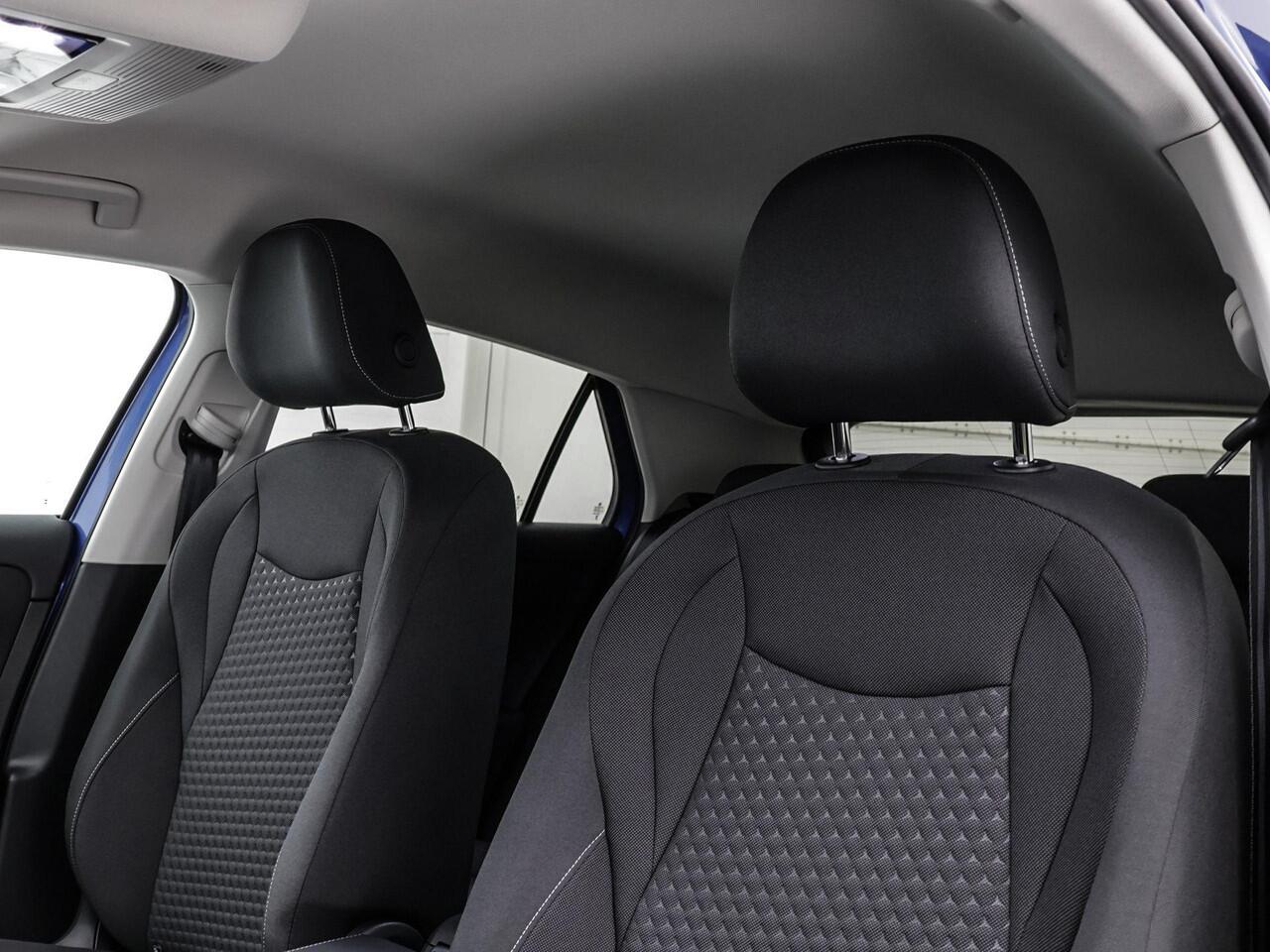 Volkswagen T-Roc Life First Edition 1.5 eTSI 116 PK 7 versn. DSG · Comfort pakket · Achteruitrijcamera ·