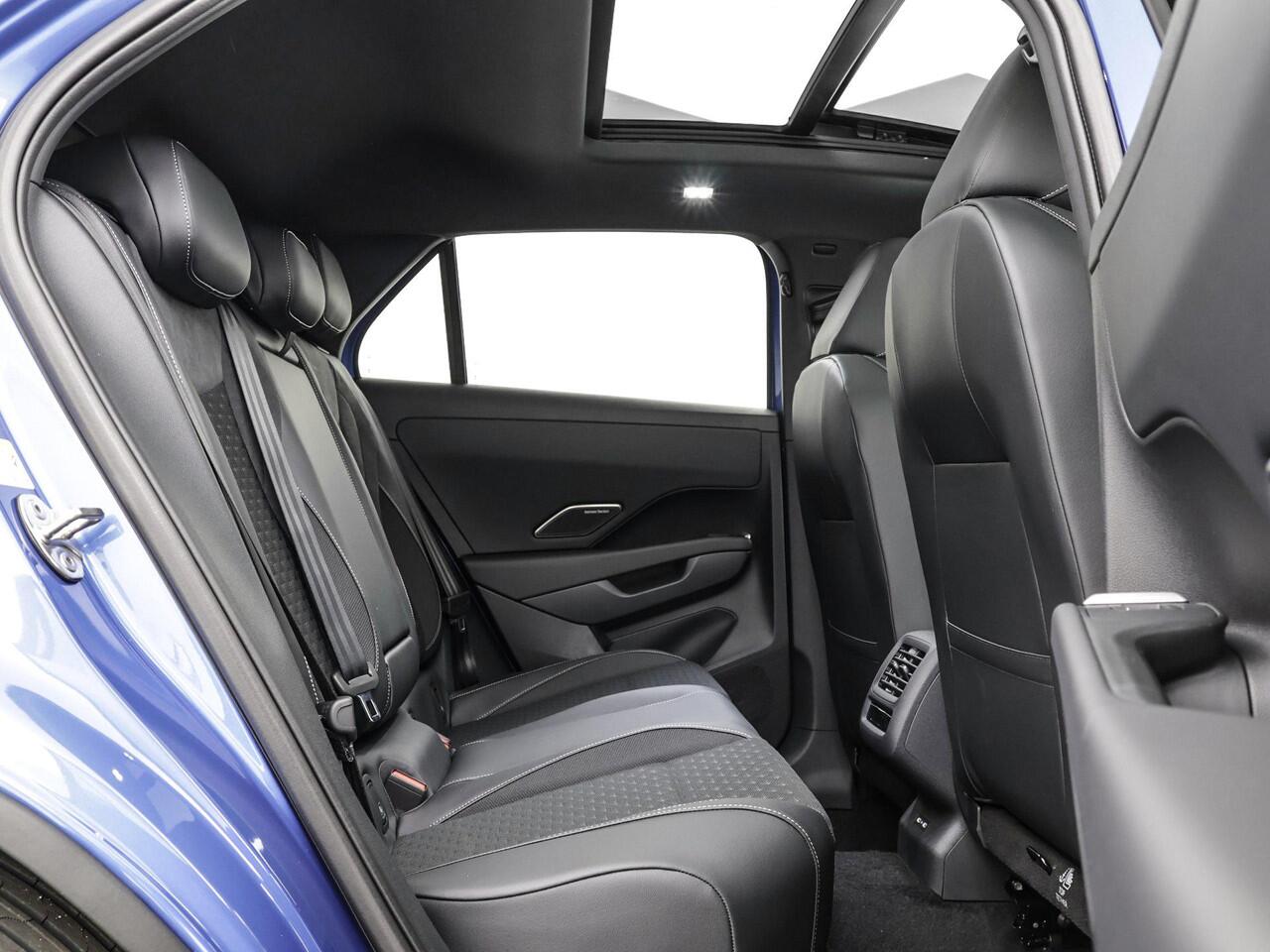 Volkswagen T-Roc 1.5 eTsi R-Line First Edition 150 pk 7 versn. DSG · Achteruitrijcamera · Electrische achterklep · Trekhaak ·