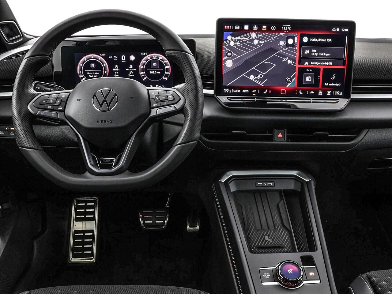 Volkswagen T-Roc 1.5 eTsi R-Line First Edition 150 pk 7 versn. DSG · Achteruitrijcamera · Electrische achterklep · Trekhaak ·