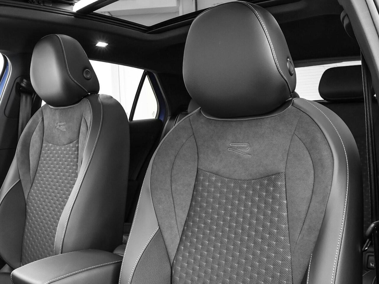 Volkswagen T-Roc 1.5 eTsi R-Line First Edition 150 pk 7 versn. DSG · Achteruitrijcamera · Electrische achterklep · Trekhaak ·