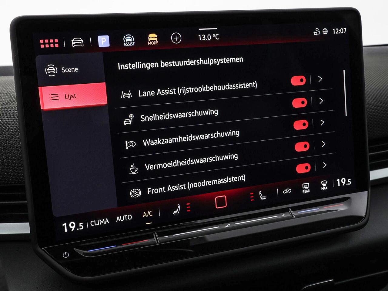 Volkswagen T-Roc 1.5 eTsi R-Line First Edition 150 pk 7 versn. DSG · Achteruitrijcamera · Electrische achterklep · Trekhaak ·