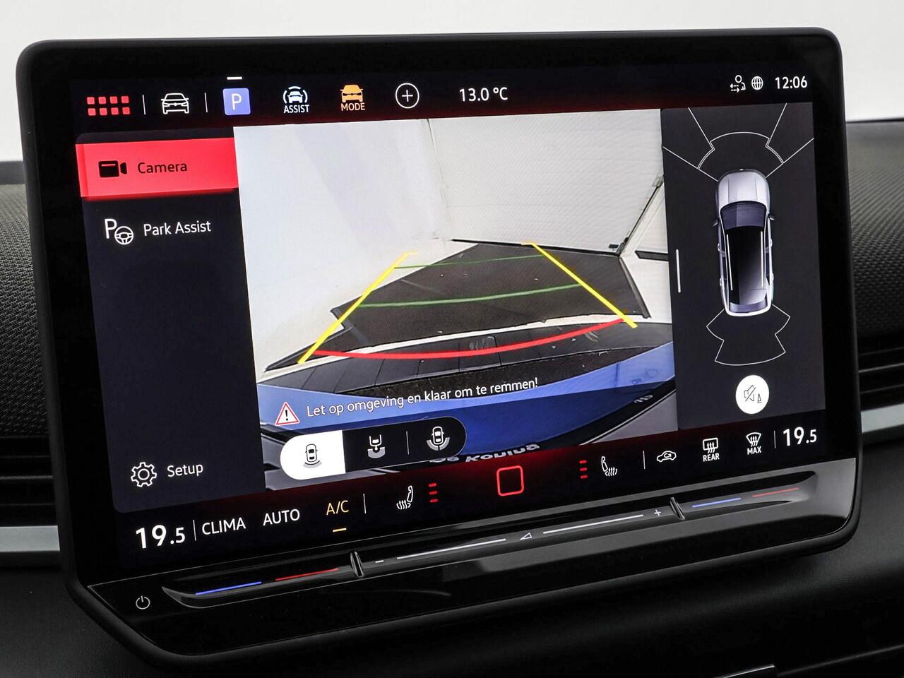 Volkswagen T-Roc 1.5 eTsi R-Line First Edition 150 pk 7 versn. DSG · Achteruitrijcamera · Electrische achterklep · Trekhaak ·