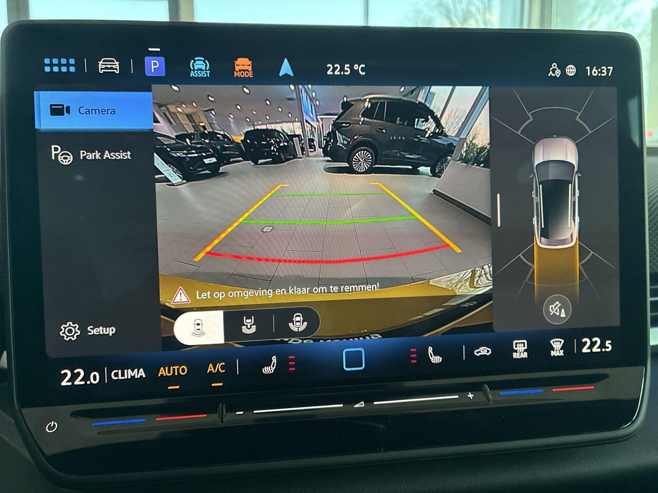 Volkswagen T-Roc 1.5 eTsi R-Line First Edition Panoramaschuif-kanteldak · Black Style Pakket · Multimedia Pakket · Tech Pakket Plus