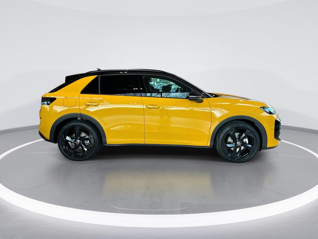 Volkswagen T-Roc 1.5 eTsi R-Line First Edition Panoramaschuif-kanteldak · Black Style Pakket · Multimedia Pakket · Tech Pakket Plus