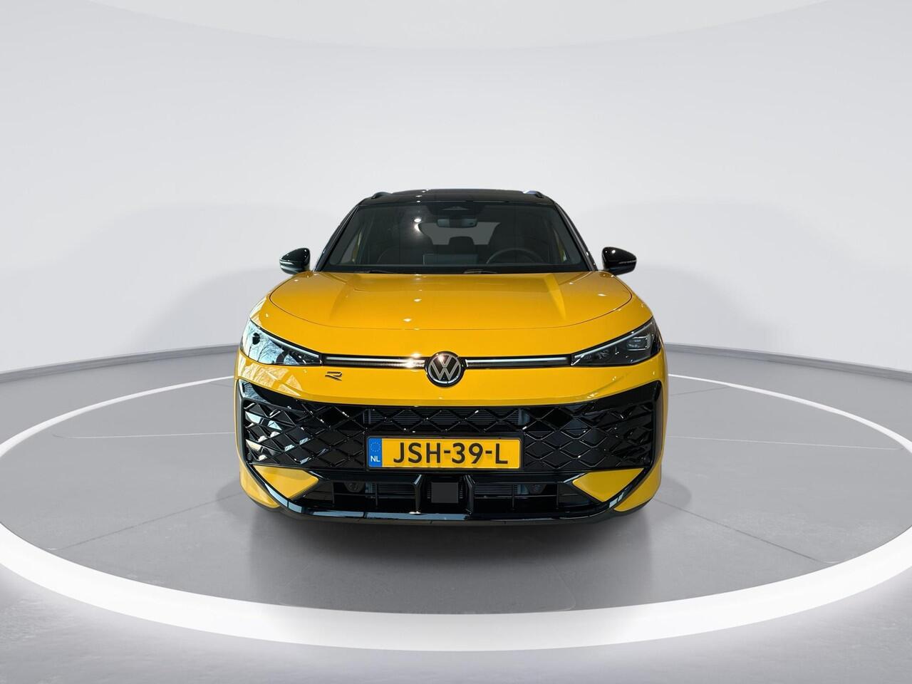 Volkswagen T-Roc 1.5 eTsi R-Line First Edition Panoramaschuif-kanteldak · Black Style Pakket · Multimedia Pakket · Tech Pakket Plus