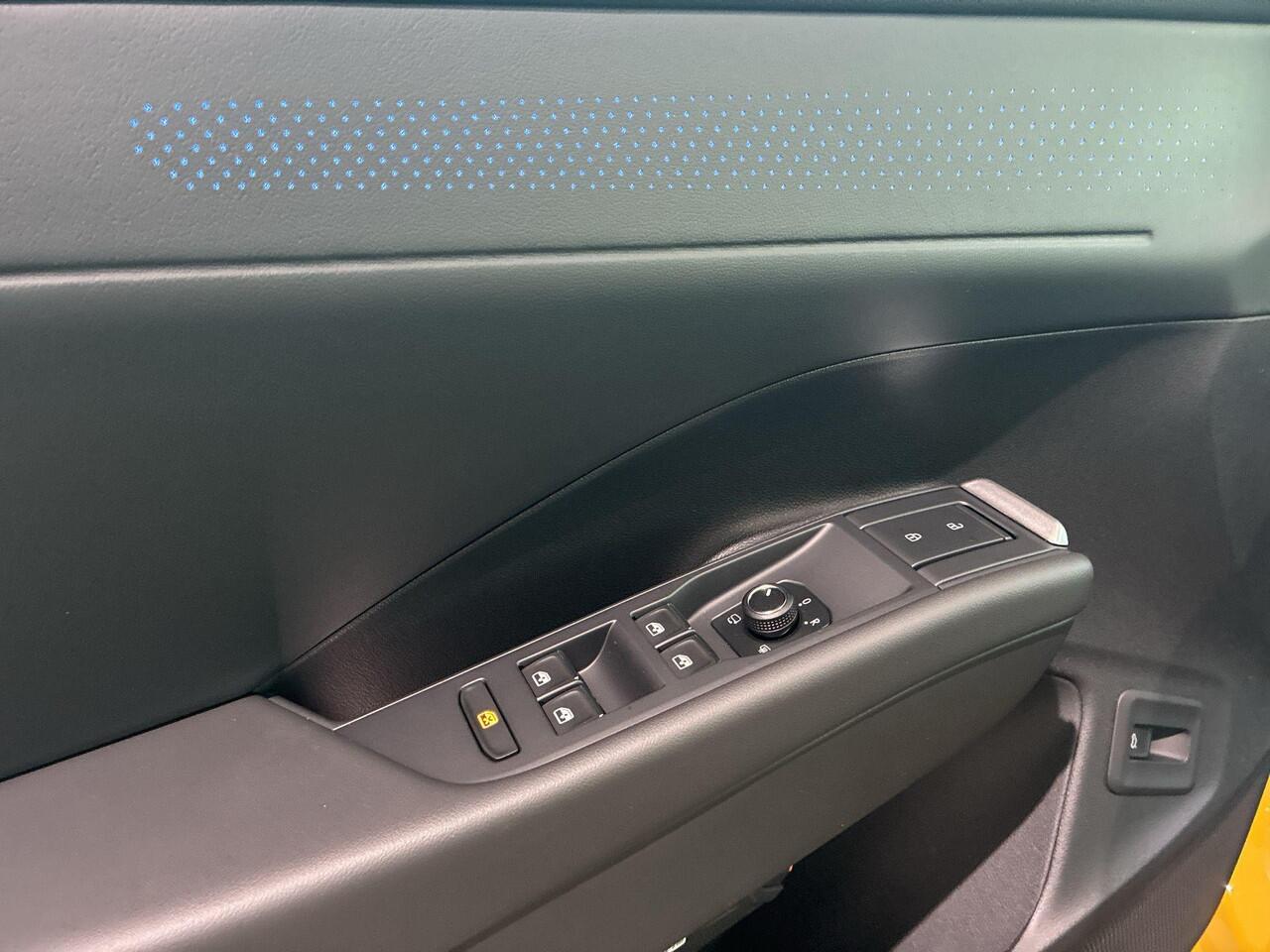 Volkswagen T-Roc 1.5 eTsi R-Line First Edition Panoramaschuif-kanteldak · Black Style Pakket · Multimedia Pakket · Tech Pakket Plus