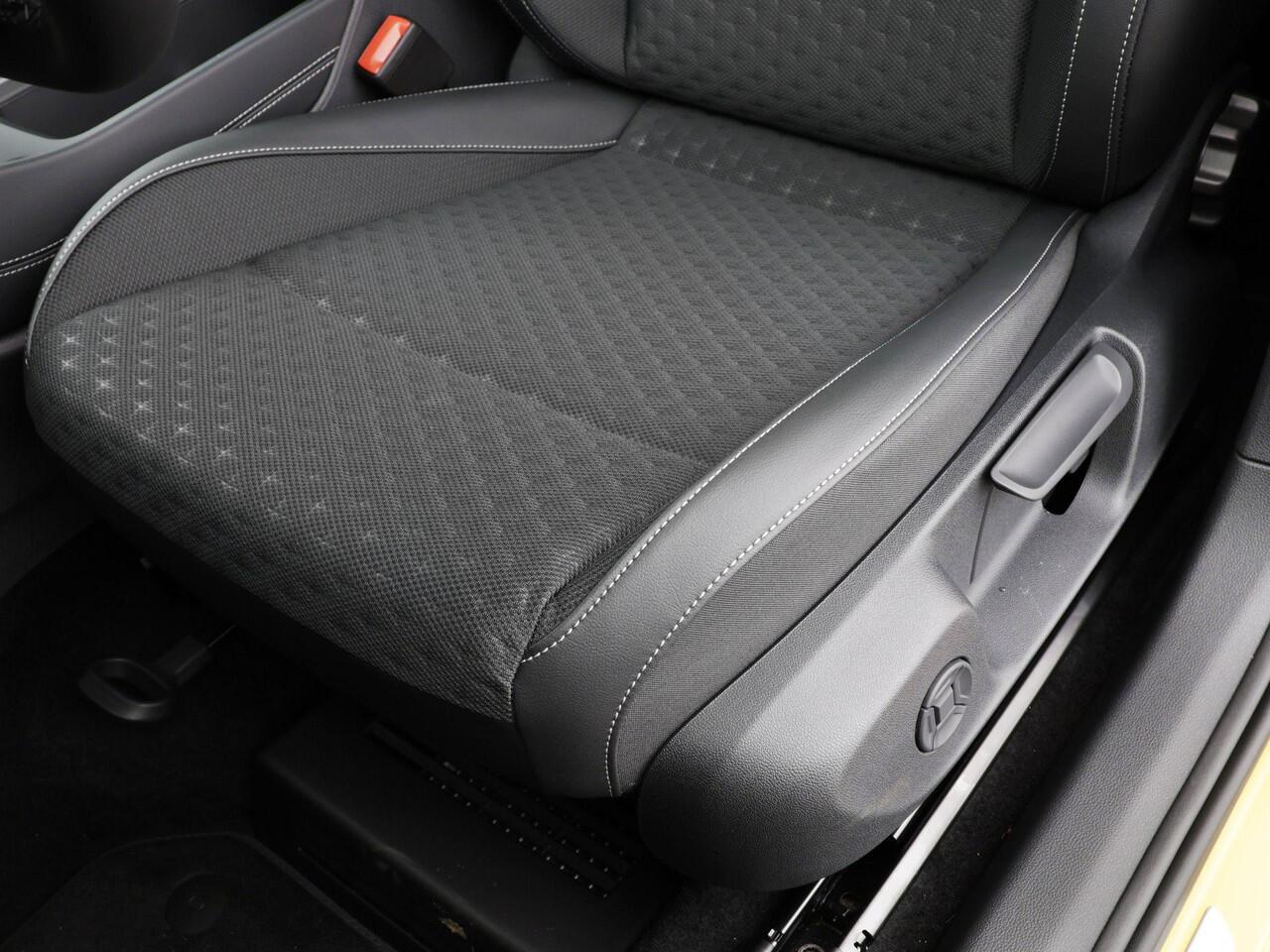 Volkswagen T-Roc R-Line First Edition 1.5 eTSI 150 PK 7 versn. DSG · Assistance Pakket · Black Style Pakket · Multimedia Pakket · Panoramaschuif-kanteldak ·