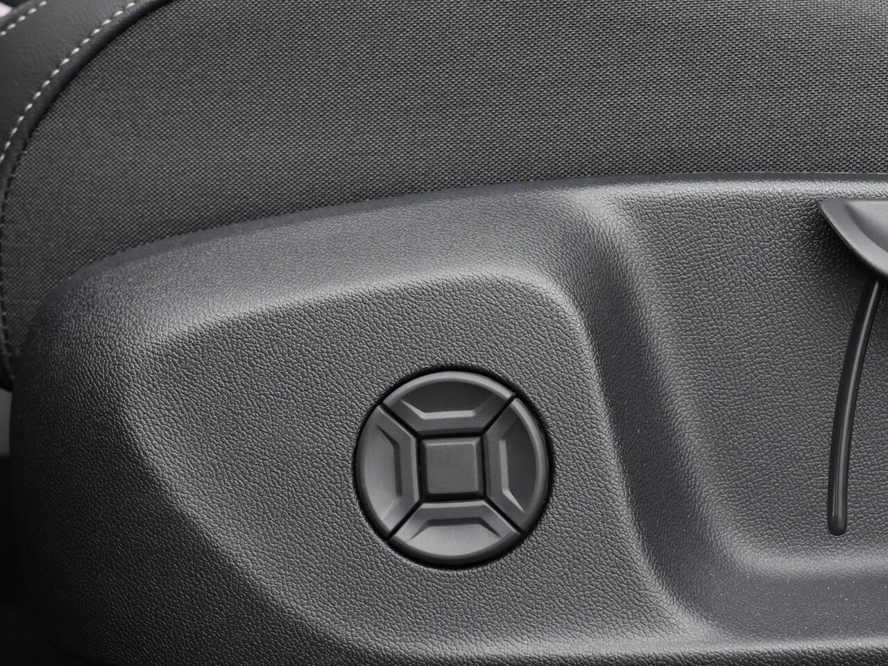 Volkswagen T-Roc R-Line First Edition 1.5 eTSI 150 PK 7 versn. DSG · Assistance Pakket · Black Style Pakket · Multimedia Pakket · Panoramaschuif-kanteldak ·