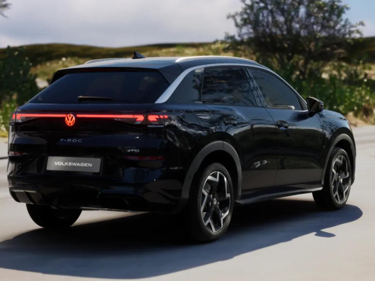 Volkswagen T-Roc R-Line First Edition 1.5 eTSI 150 PK 7 versn. DSG · Electrische Achterklep · Draadloze telefoonlader · Voorraad OUTLET · Prijs is inclusief inruilpremie ·