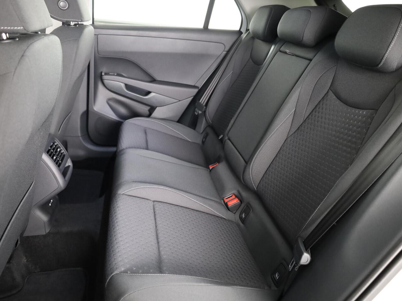 Volkswagen T-Roc Life First Edition 1.5 eTSI 116 PK DSG | 18" LM | Camera | Stoel & stuurverwarming |