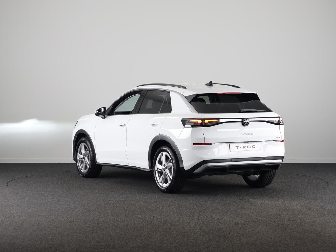 Volkswagen T-Roc Life First Edition 1.5 eTSI 116 PK DSG | 18" LM | Camera | Stoel & stuurverwarming |