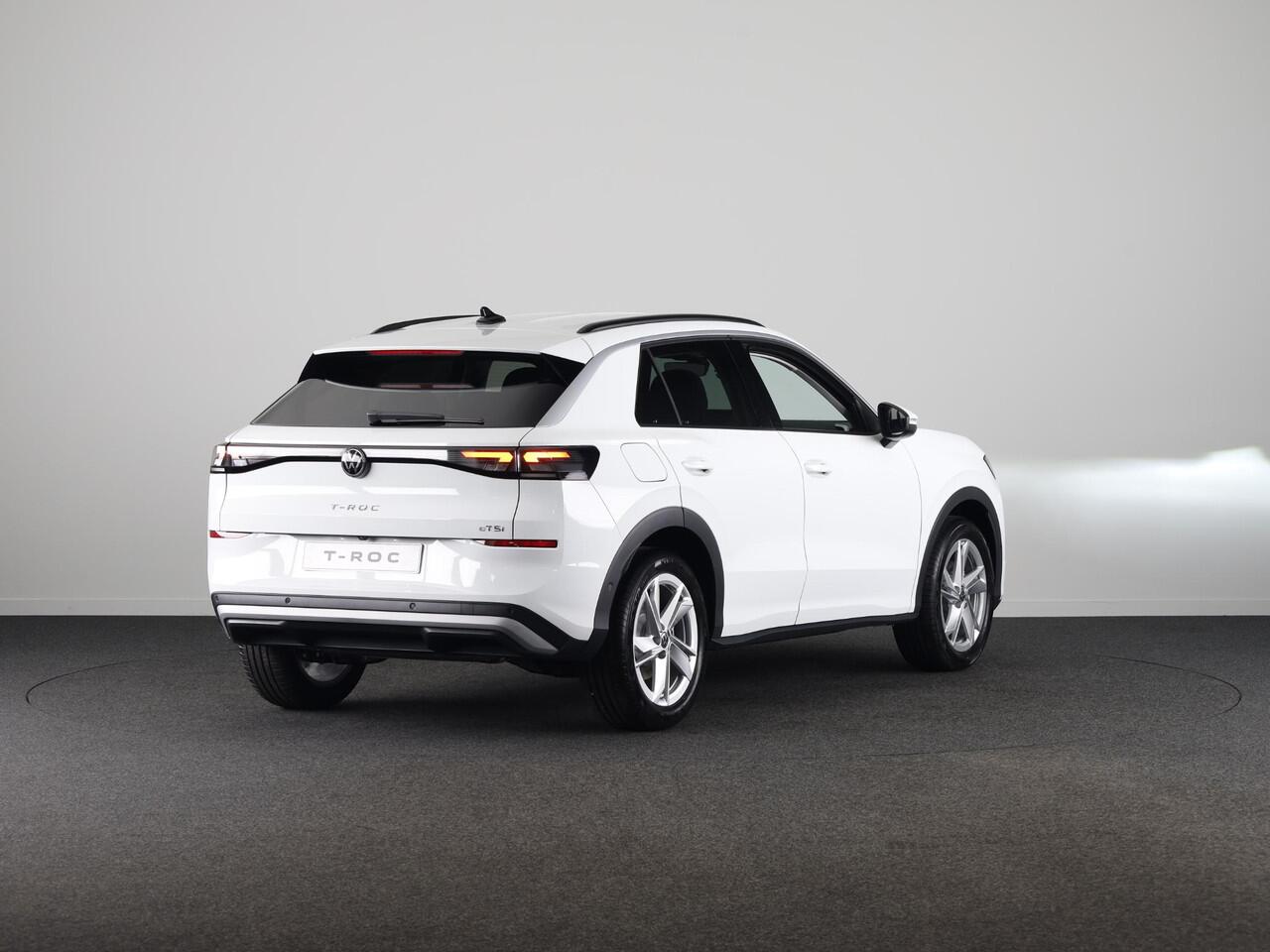 Volkswagen T-Roc Life First Edition 1.5 eTSI 116 PK DSG | 18" LM | Camera | Stoel & stuurverwarming |