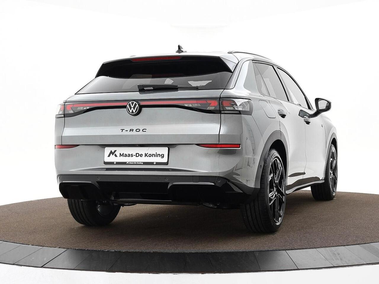 Volkswagen T-Roc R-Line First Edition 1.5 eTSI 150 PK 7 versn. DSG · Achteruitrijcamera · Draadloze telefoonlader · High-end geluidsysteem Harman Kardon · Koplampverlichting matrix-led (IQ.LIGHT) · Voorraad OUTLET · Prijs is inclusief inruilpremie ·