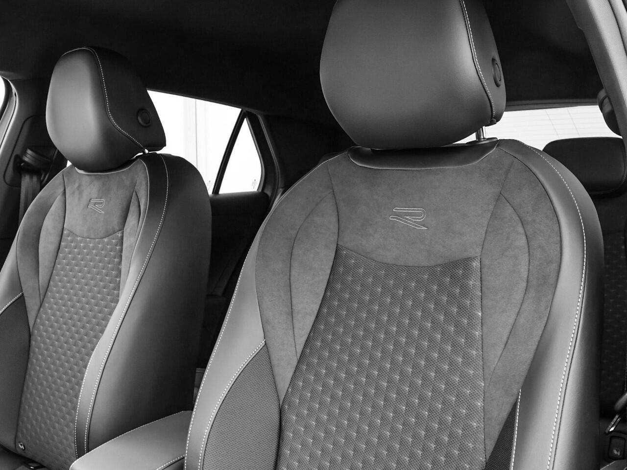 Volkswagen T-Roc R-Line First Edition 1.5 eTSI 150 PK 7 versn. DSG · Achteruitrijcamera · Draadloze telefoonlader · High-end geluidsysteem Harman Kardon · Koplampverlichting matrix-led (IQ.LIGHT) · Voorraad OUTLET · Prijs is inclusief inruilpremie ·