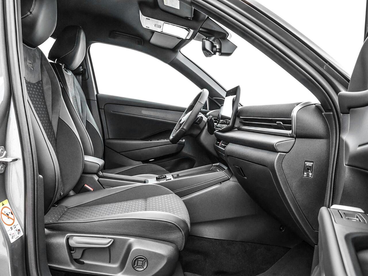 Volkswagen T-Roc R-Line First Edition 1.5 eTSI 150 PK 7 versn. DSG · Achteruitrijcamera · Draadloze telefoonlader · High-end geluidsysteem Harman Kardon · Koplampverlichting matrix-led (IQ.LIGHT) · Voorraad OUTLET · Prijs is inclusief inruilpremie ·