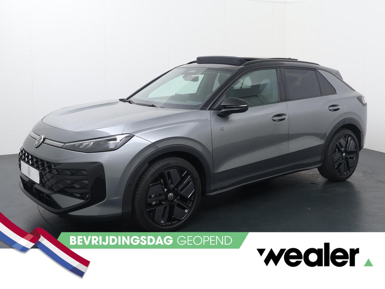 Volkswagen T-Roc 1.5 eTsi 150pk R-Line First Edition | Panoramadak | LED Matrix | Elektr. achterklep | Harman Kardon | Trekhaak wegklapbaar |