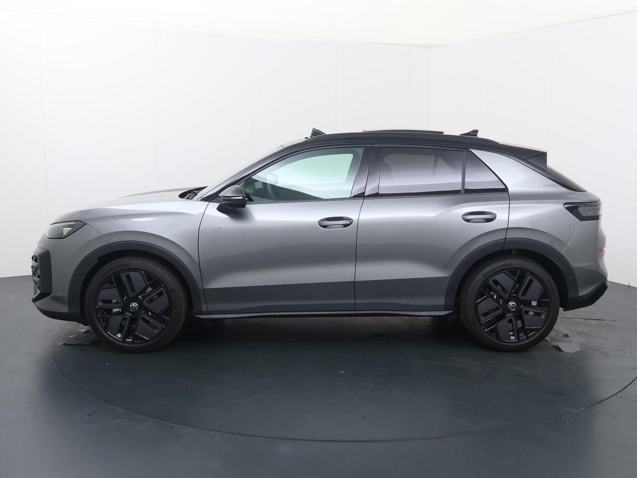 Volkswagen T-Roc 1.5 eTsi 150pk R-Line First Edition | Panoramadak | LED Matrix | Elektr. achterklep | Harman Kardon | Trekhaak wegklapbaar |