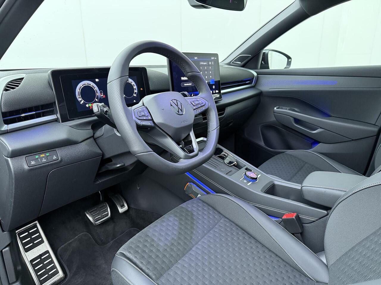Volkswagen T-Roc 1.5 eTsi 150pk R-Line First Edition | Panoramadak | LED Matrix | Elektr. achterklep | Harman Kardon | Trekhaak wegklapbaar |