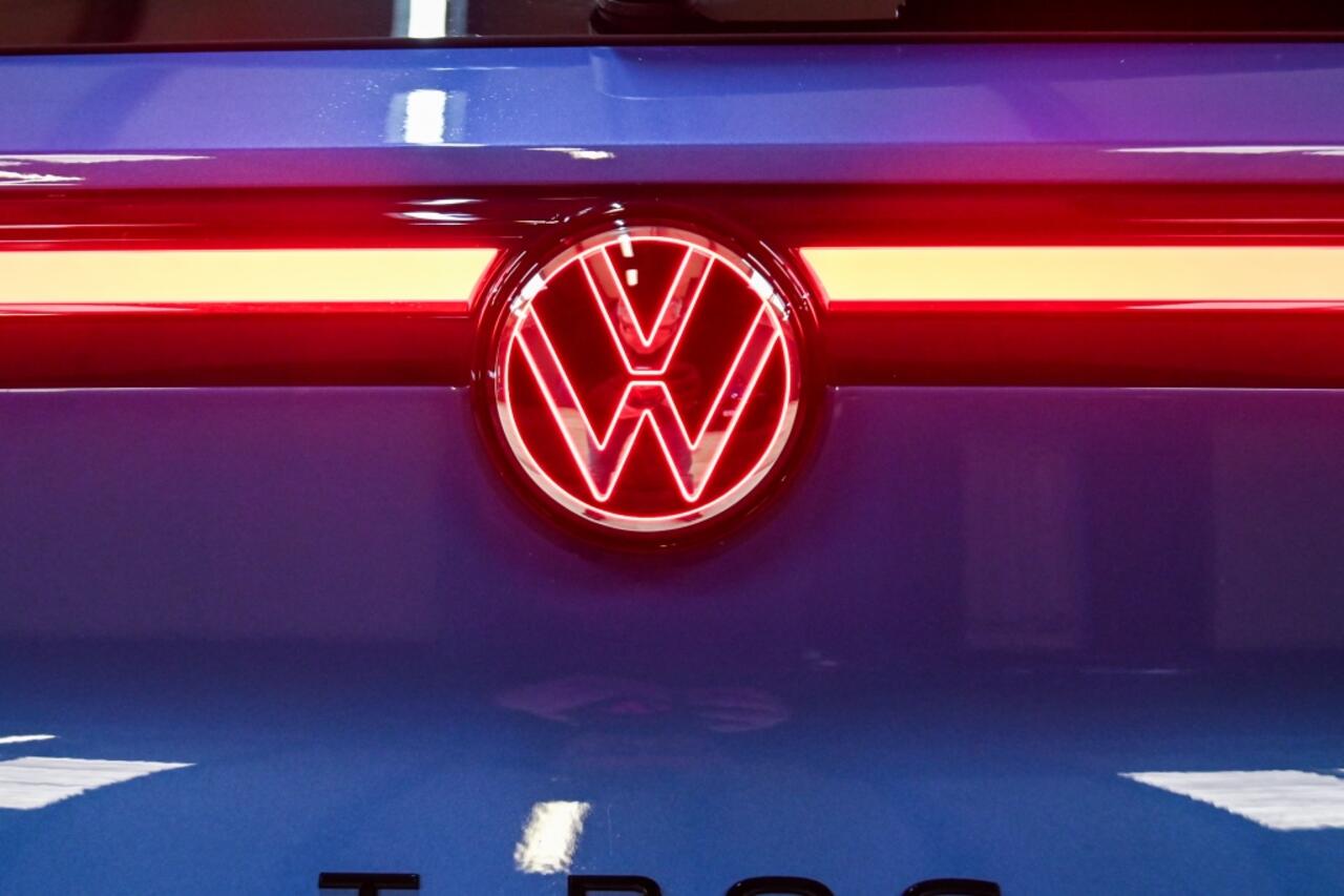 Volkswagen T-Roc 1.5 eTSI R-Line | HUD | BLACK PACK | ELEKTR. ACHTERKLEP | STOELV