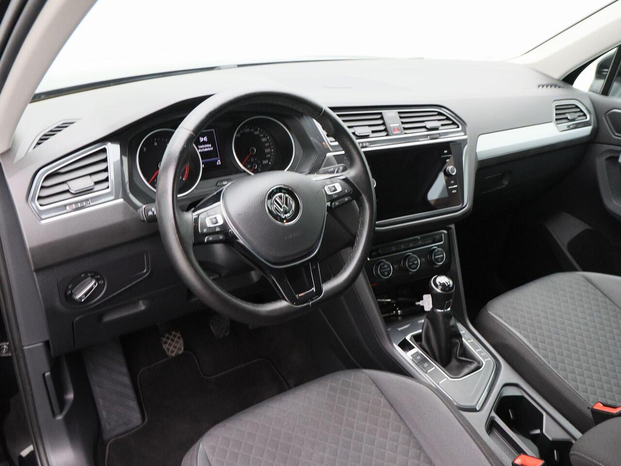 Volkswagen TIGUAN 1.4 TSi 125 Pk Comfortline Business | Adaptive Cruise | CarPlay | Navigatie | Bluetooth | 17 Inch | Trekhaak | 84.892 Km!!