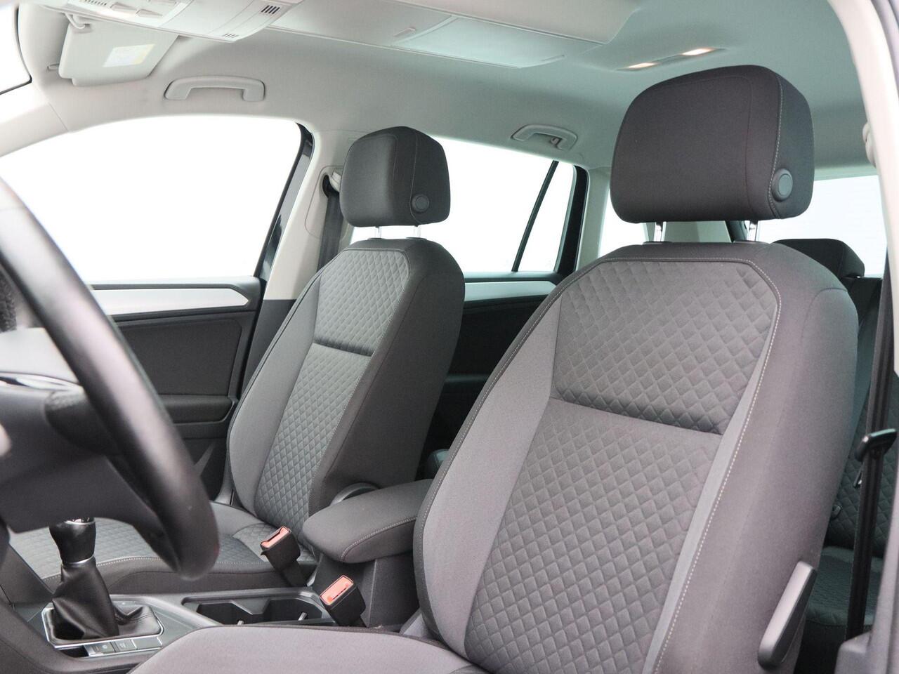 Volkswagen TIGUAN 1.4 TSi 125 Pk Comfortline Business | Adaptive Cruise | CarPlay | Navigatie | Bluetooth | 17 Inch | Trekhaak | 84.892 Km!!