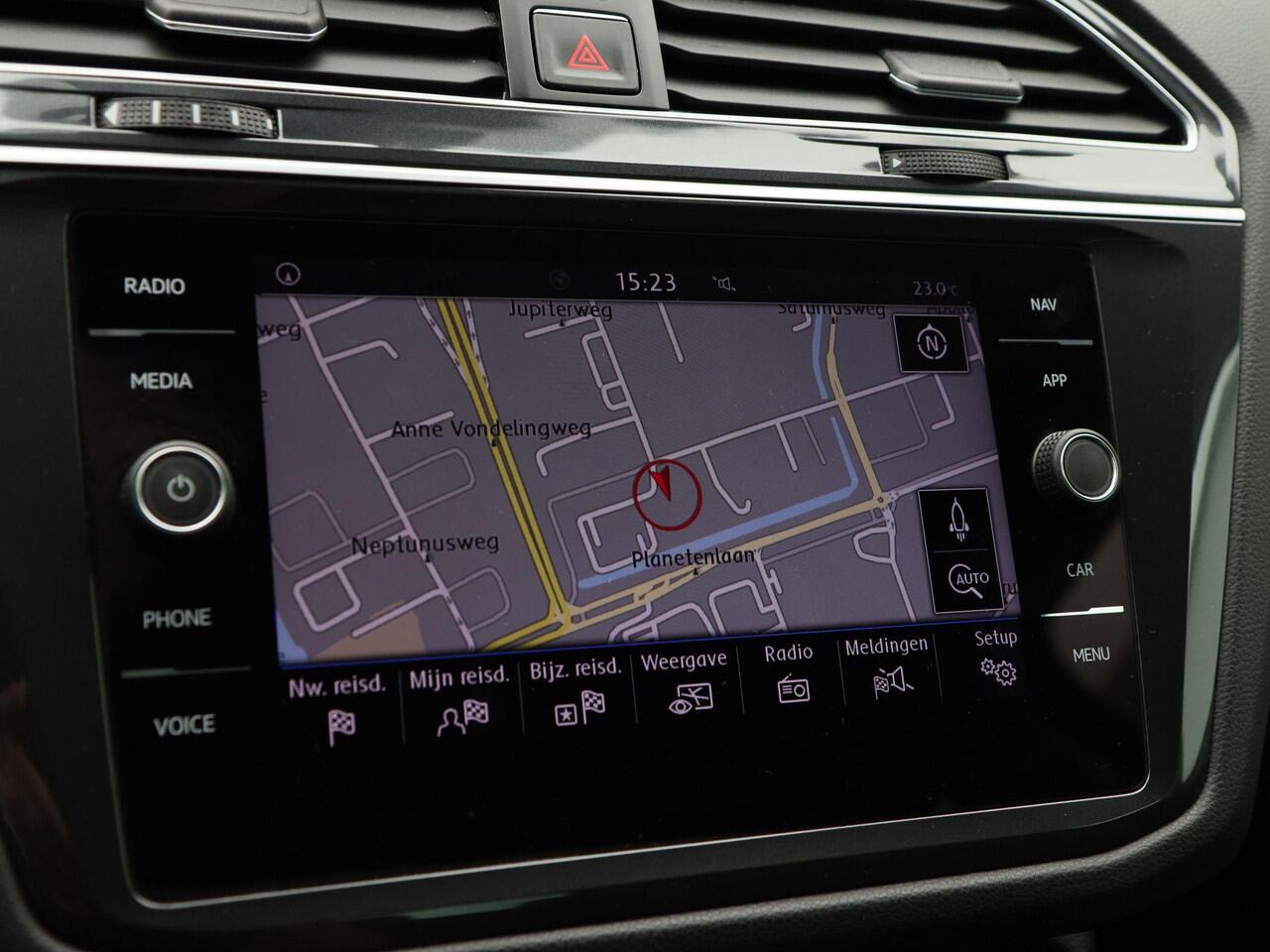 Volkswagen TIGUAN 1.4 TSi 125 Pk Comfortline Business | Adaptive Cruise | CarPlay | Navigatie | Bluetooth | 17 Inch | Trekhaak | 84.892 Km!!