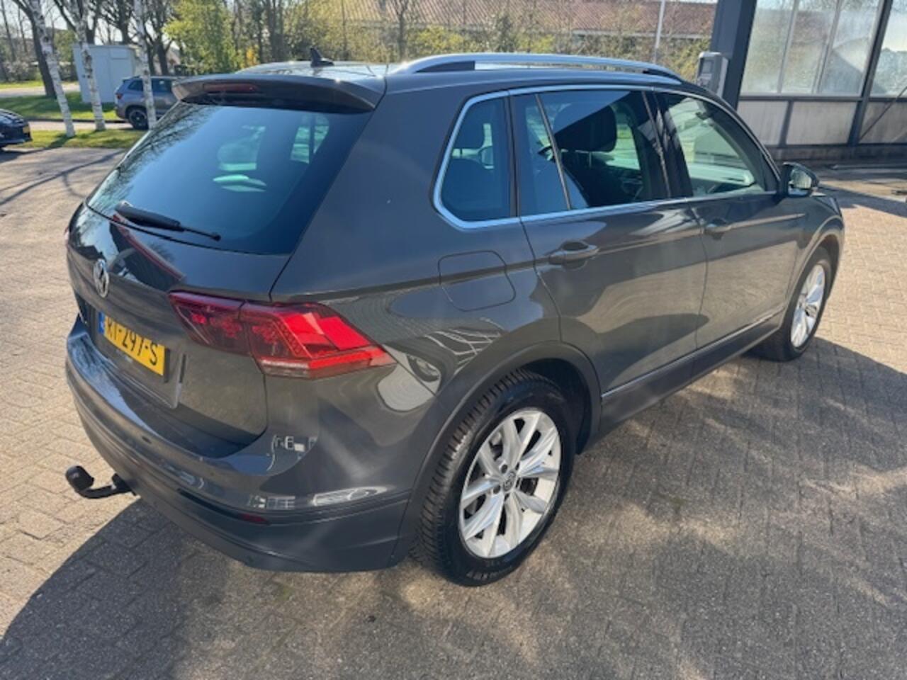 Volkswagen TIGUAN 1.4 TSI CL Bns * trekhaak * apple carplay * All In prijs