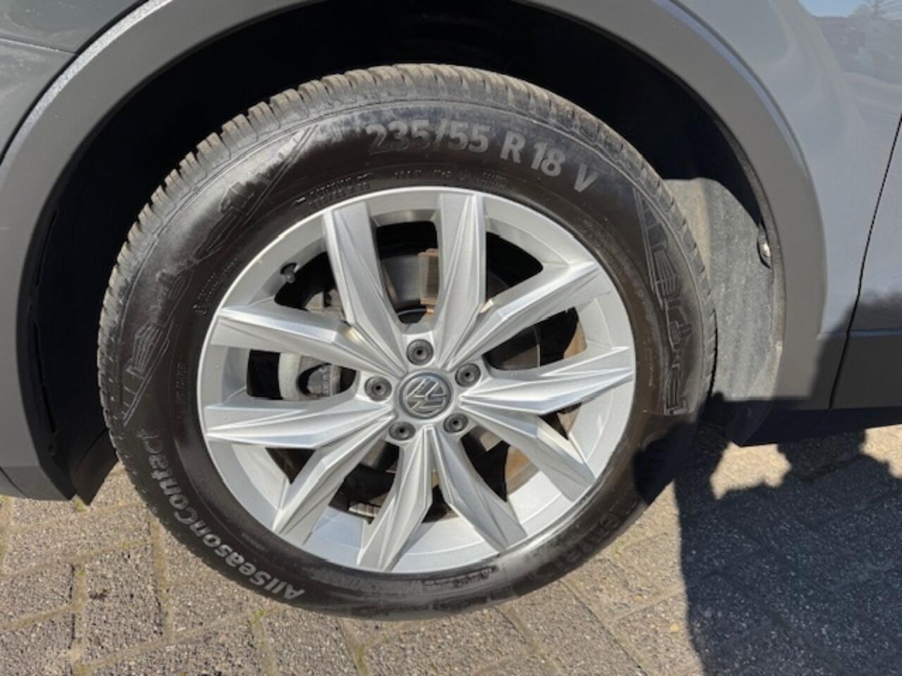 Volkswagen TIGUAN 1.4 TSI CL Bns * trekhaak * apple carplay * All In prijs