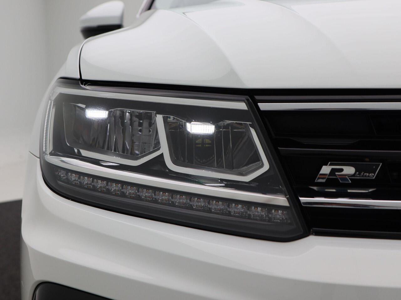 Volkswagen TIGUAN 1.4 TSi 150 Pk Automaat R-Line | Adaptive Cruise | CarPlay | Navigatie | Bluetooth | Parkeersensoren | Trekhaak | 19 Inch | 104.712 Km!!