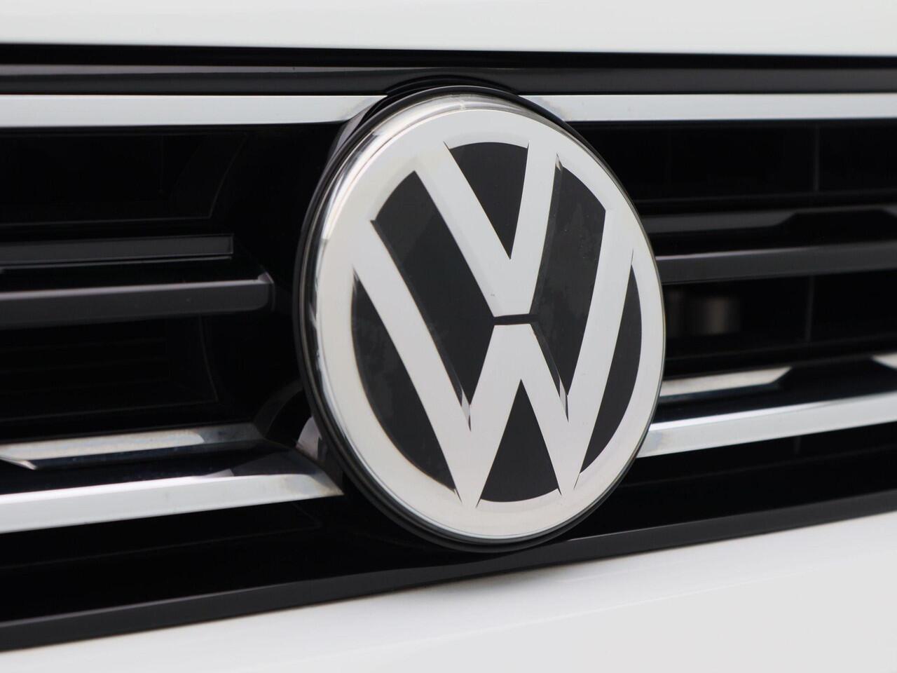 Volkswagen TIGUAN 1.4 TSi 150 Pk Automaat R-Line | Adaptive Cruise | CarPlay | Navigatie | Bluetooth | Parkeersensoren | Trekhaak | 19 Inch | 104.712 Km!!