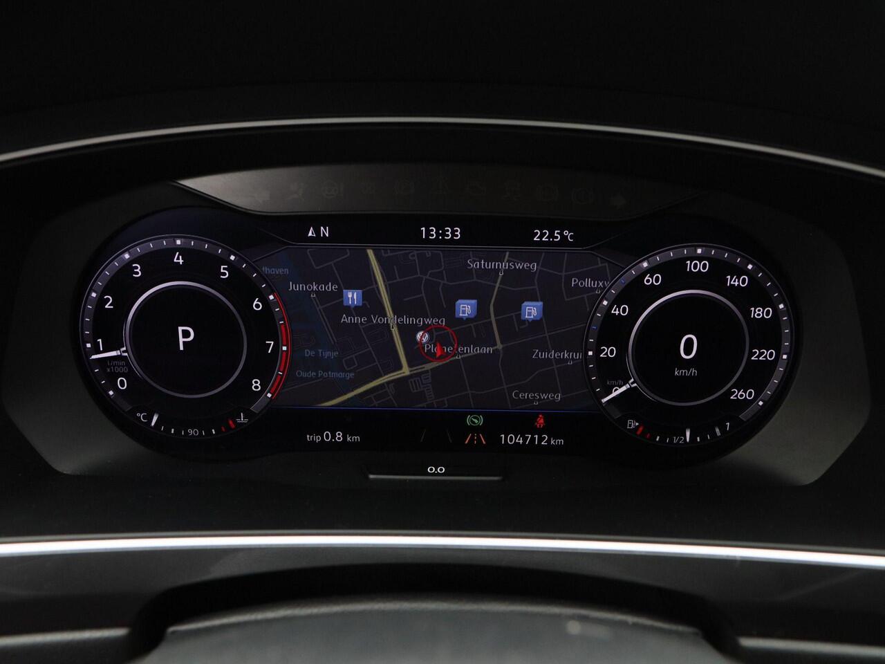 Volkswagen TIGUAN 1.4 TSi 150 Pk Automaat R-Line | Adaptive Cruise | CarPlay | Navigatie | Bluetooth | Parkeersensoren | Trekhaak | 19 Inch | 104.712 Km!!