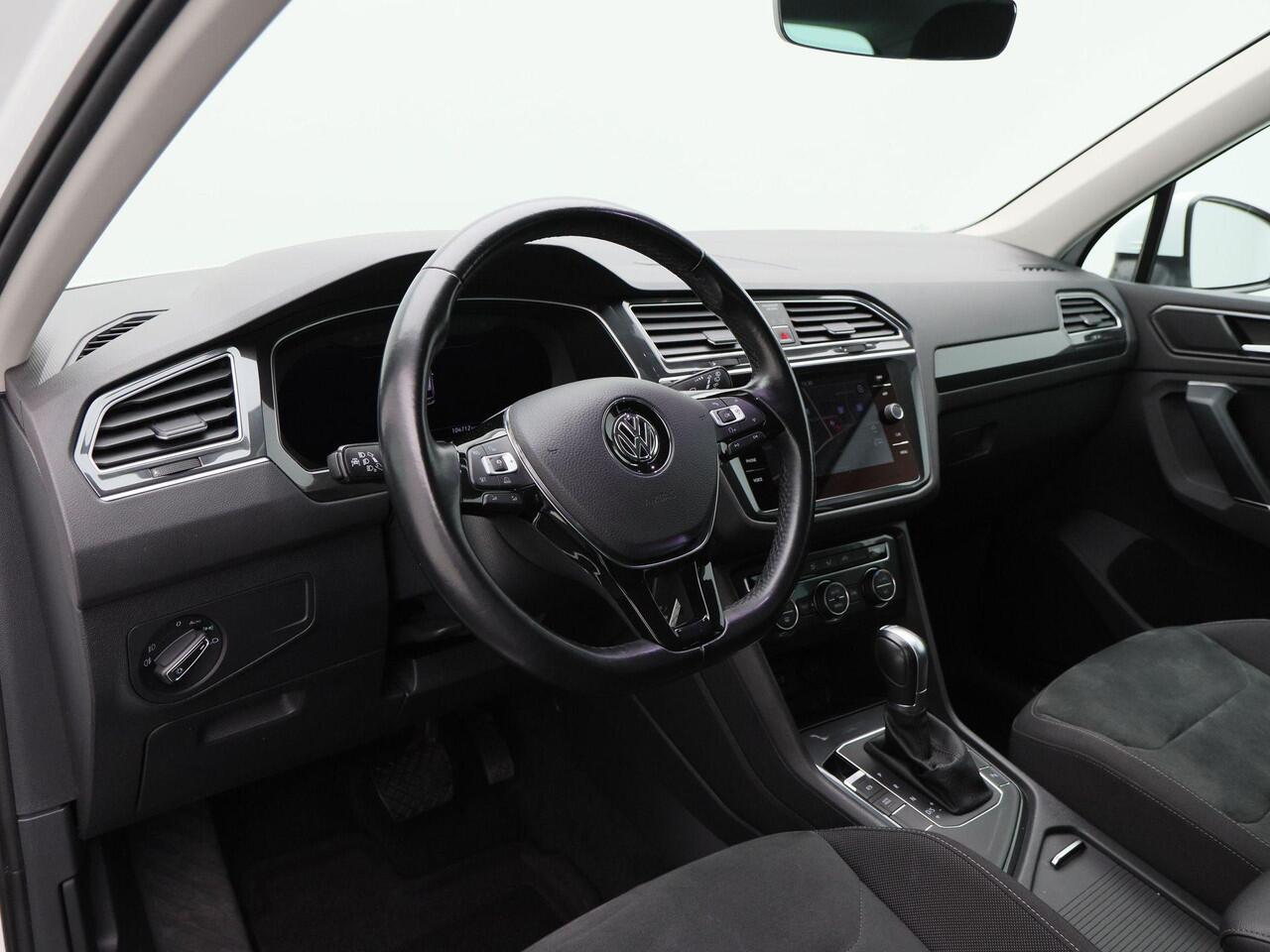 Volkswagen TIGUAN 1.4 TSi 150 Pk Automaat R-Line | Adaptive Cruise | CarPlay | Navigatie | Bluetooth | Parkeersensoren | Trekhaak | 19 Inch | 104.712 Km!!