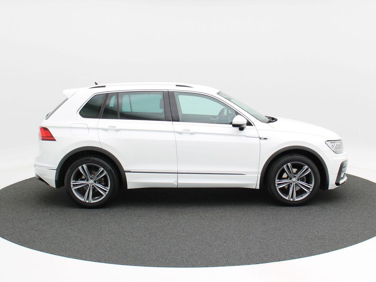 Volkswagen TIGUAN 1.4 TSi 150 Pk Automaat R-Line | Adaptive Cruise | CarPlay | Navigatie | Bluetooth | Parkeersensoren | Trekhaak | 19 Inch | 104.712 Km!!