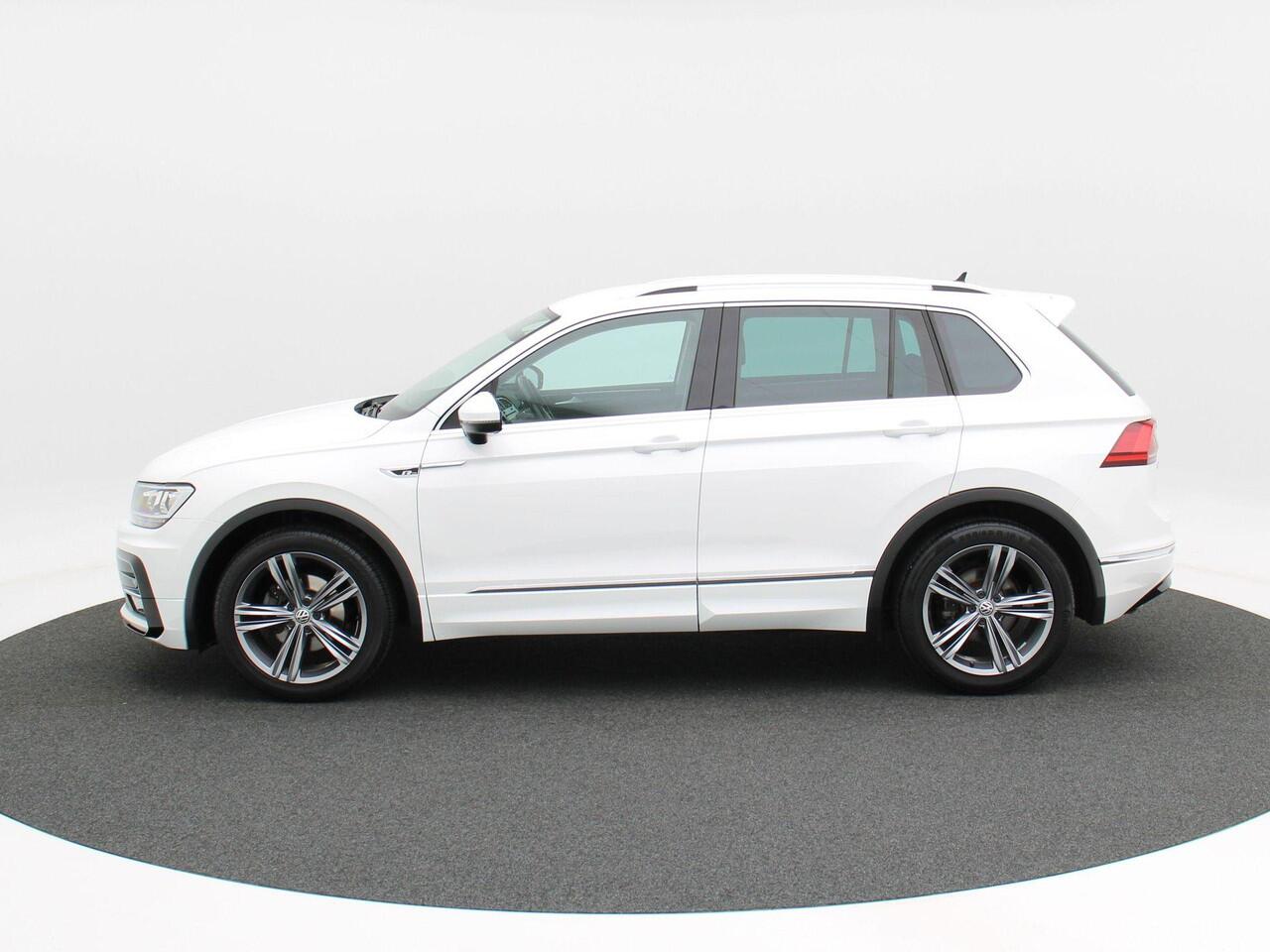 Volkswagen TIGUAN 1.4 TSi 150 Pk Automaat R-Line | Adaptive Cruise | CarPlay | Navigatie | Bluetooth | Parkeersensoren | Trekhaak | 19 Inch | 104.712 Km!!