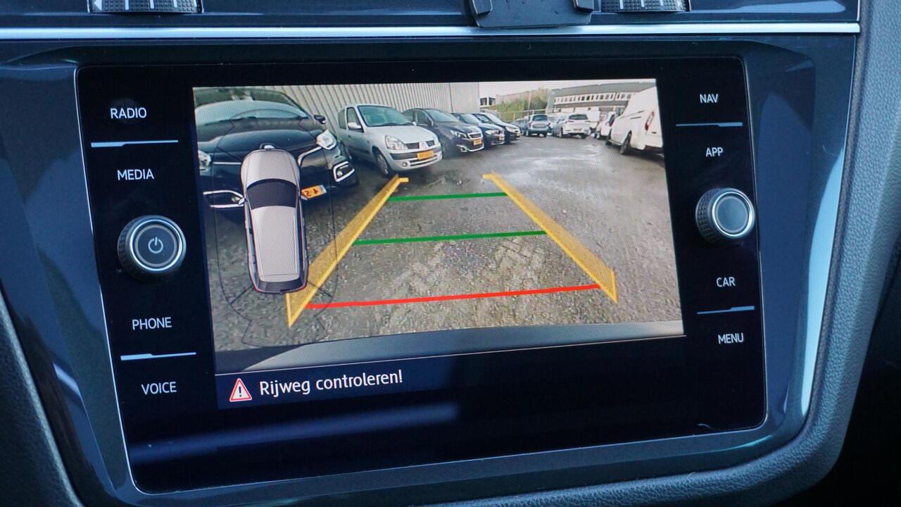 Volkswagen TIGUAN 2.0 TSI 180pk DSG 4Motion Highline Pano.Dak Virtual Elek.Trekhaak 18inch LM Adaptive Cruise DCC *Complete Tiguan*