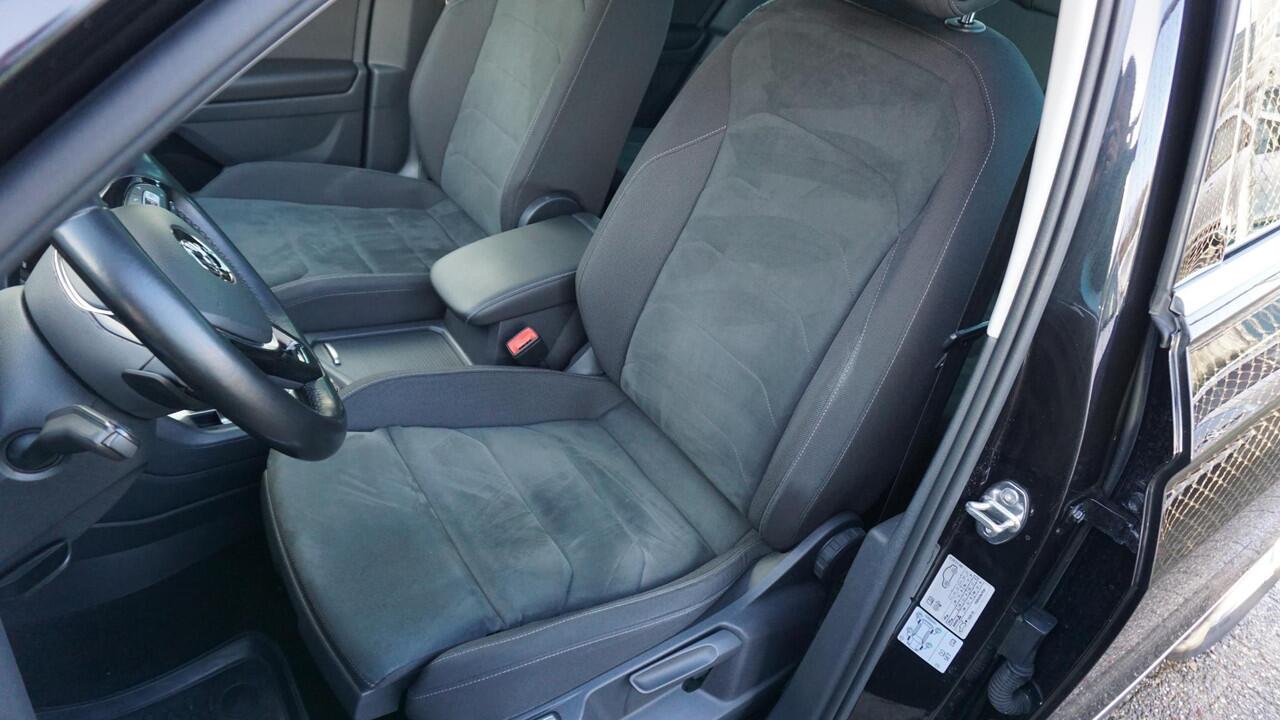 Volkswagen TIGUAN 2.0 TSI 180pk DSG 4Motion Highline Pano.Dak Virtual Elek.Trekhaak 18inch LM Adaptive Cruise DCC *Complete Tiguan*