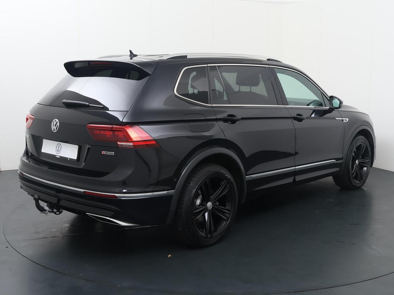 Volkswagen TIGUAN Allspace 2.0 TSI 4Motion Highline Business R | 190 PK | Automaat | Multifunctioneel stuurwiel | Cruisecontrol | Stoelverwarming | Trekhaak |