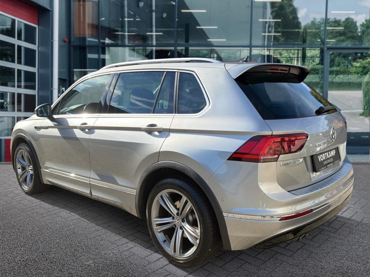 Volkswagen TIGUAN 2.0 TDI DSG R-LINE PANO-DAK/CAMERA/TREKHAAK/NAVI/CARPLAY/ACC/E-KLEP