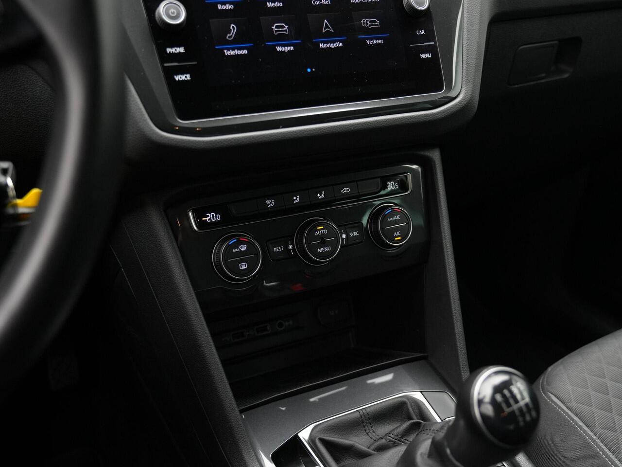 Volkswagen TIGUAN 1.5 TSI 130 pk Comfortline | Trekhaak | Navigatie | Parkeersensoren voor/achter | Adaptive Cruise