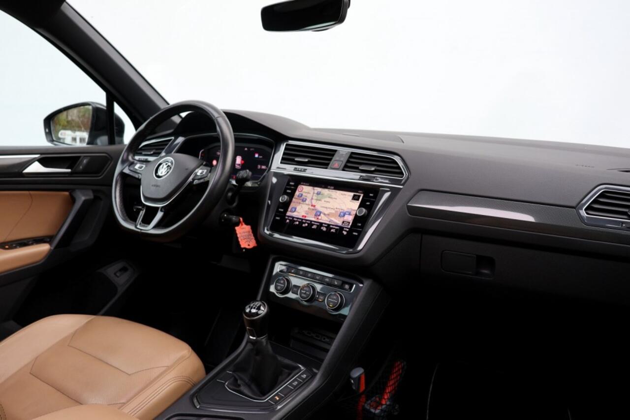 Volkswagen TIGUAN 1.5 TSI ACT Comfortline Business R - 150 pk **Pano / Leer / Trekhaak