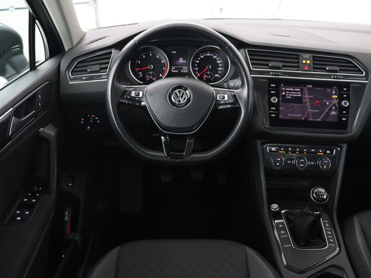 Volkswagen TIGUAN 1.5 TSI Comfortline | Panoramadak | Stoelverwarming | Carplay | Camera | Keyless | Adaptive cruise | Navigatie | Full LED
