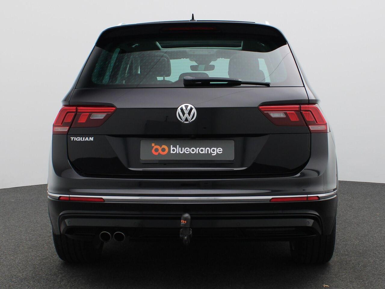 Volkswagen TIGUAN 1.5 TSI ACT Highline Business R 150PK DSG Pano-Schuifdak, Trekhaak, Virtual Pedal, Head-Up Display, Achteruitrijcamera, Stoelverwarming, Keyless, 19" LM Velgen