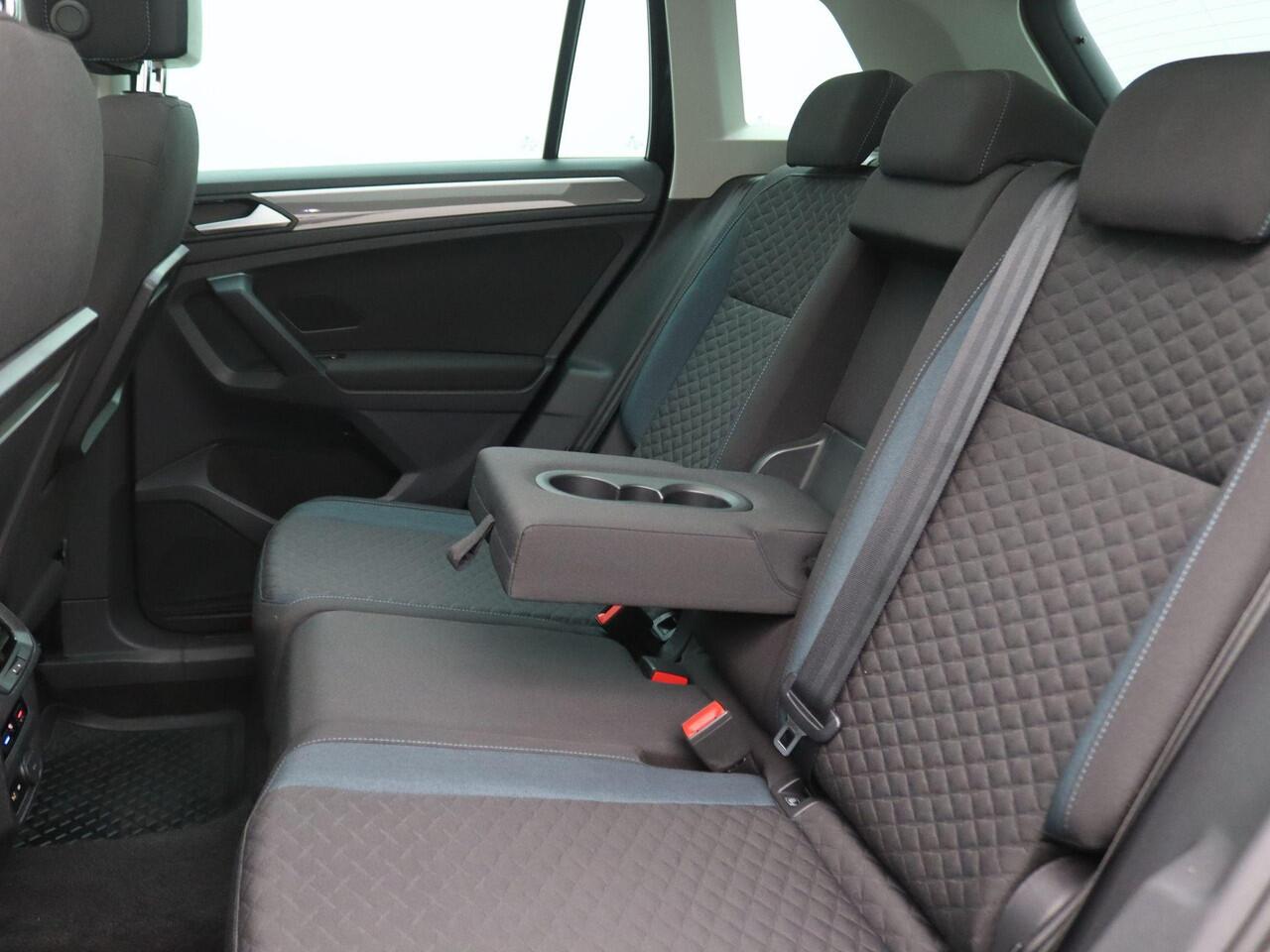 Volkswagen TIGUAN 1.5 TSI ACT Highline Business R 150PK DSG Pano-Schuifdak, Trekhaak, Virtual Pedal, Head-Up Display, Achteruitrijcamera, Stoelverwarming, Keyless, 19" LM Velgen