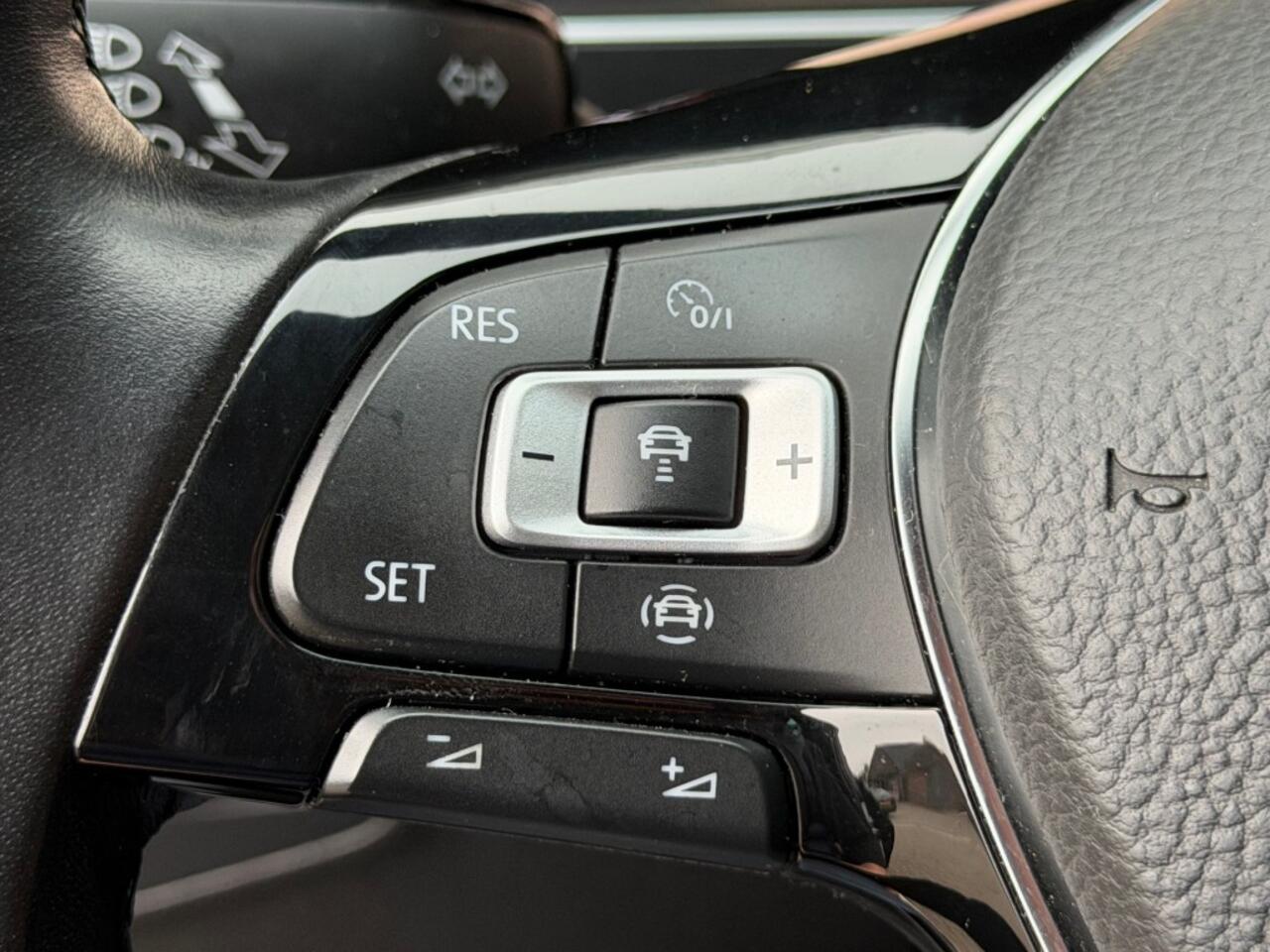 Volkswagen TIGUAN 1.5 TSI R-Line Leder Trekhaak N.A.P.