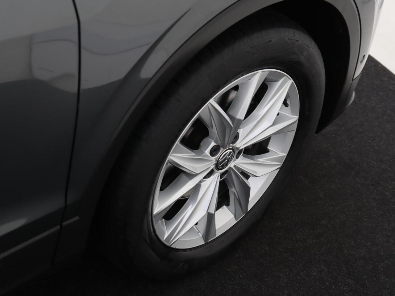 Volkswagen TIGUAN 1.5 TSI ACT Highline | Achteruitrijcamera | Parkeerassistent | 3-zone airco | Adaptieve cruise control | CarPlay | Digital cockpit | Navigatie |