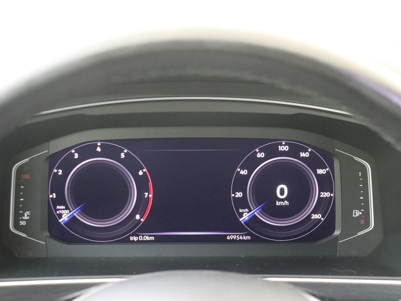 Volkswagen TIGUAN 1.5 TSI ACT Highline | Achteruitrijcamera | Parkeerassistent | 3-zone airco | Adaptieve cruise control | CarPlay | Digital cockpit | Navigatie |