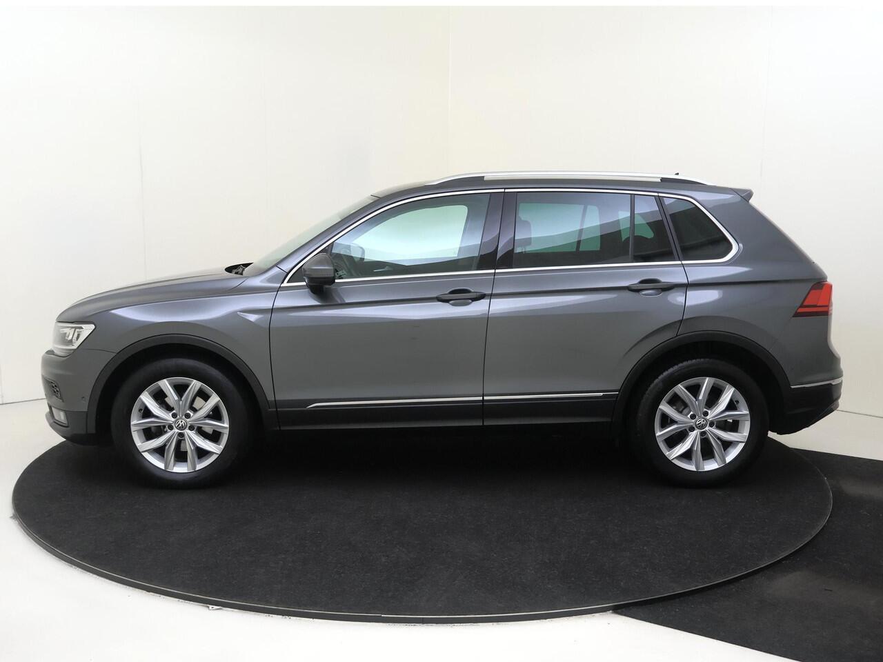 Volkswagen TIGUAN 1.5 TSI ACT Highline | Achteruitrijcamera | Parkeerassistent | 3-zone airco | Adaptieve cruise control | CarPlay | Digital cockpit | Navigatie |