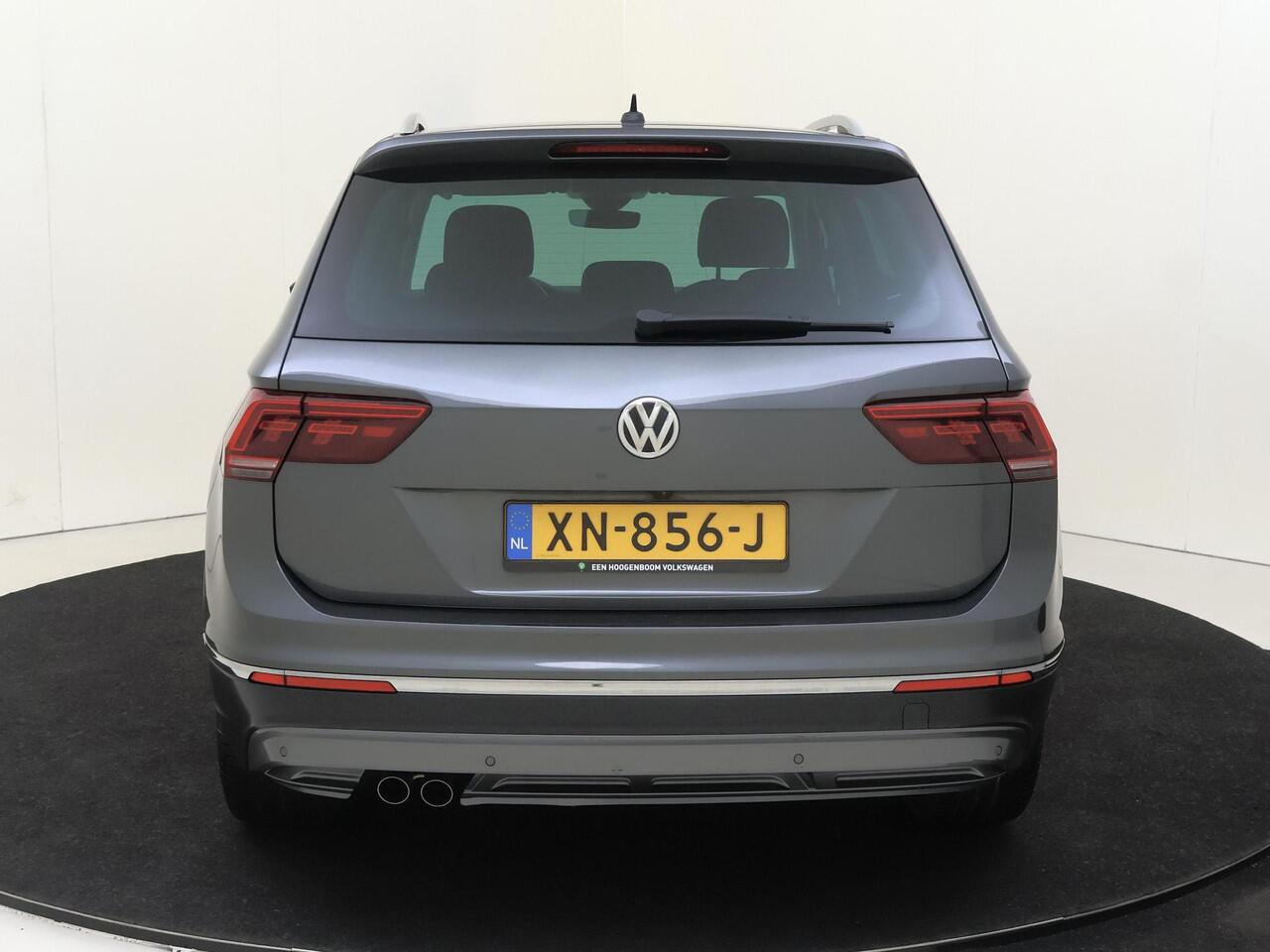 Volkswagen TIGUAN 1.5 TSI ACT Highline | Achteruitrijcamera | Parkeerassistent | 3-zone airco | Adaptieve cruise control | CarPlay | Digital cockpit | Navigatie |