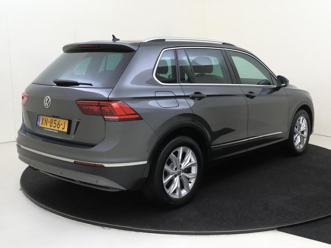 Volkswagen TIGUAN 1.5 TSI ACT Highline | Achteruitrijcamera | Parkeerassistent | 3-zone airco | Adaptieve cruise control | CarPlay | Digital cockpit | Navigatie |